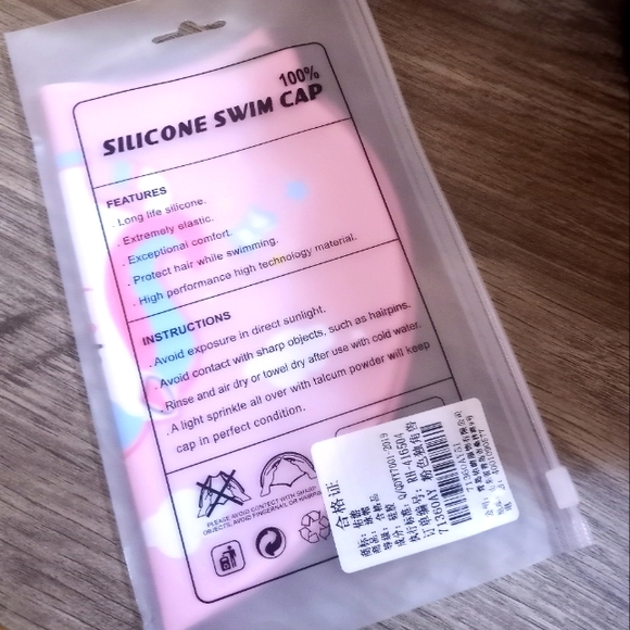 Unicorn Swim Cap Silicone Swimming Cap for Toddler, Children, Youth Bathing Cap - Picture 3 of 5